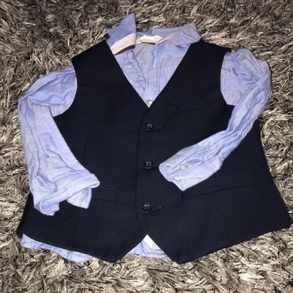 Boys H&M collared dress shirt & vest 2T EUC.